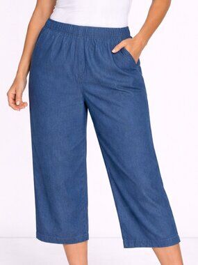 NWT - XL blue capris "straight through hip" w/ pockets & elastic waist. Summer